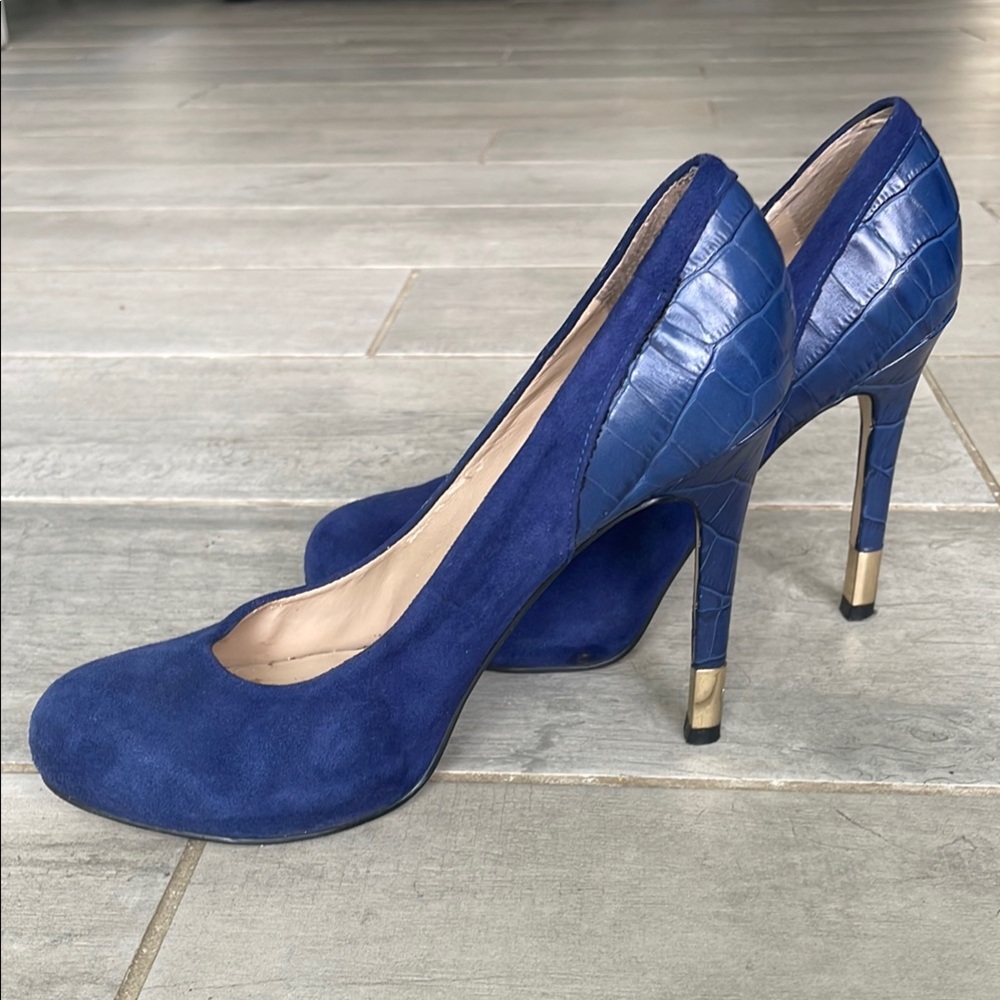 Guess Blue Suede Woman’s Size 6 stiletto high heels